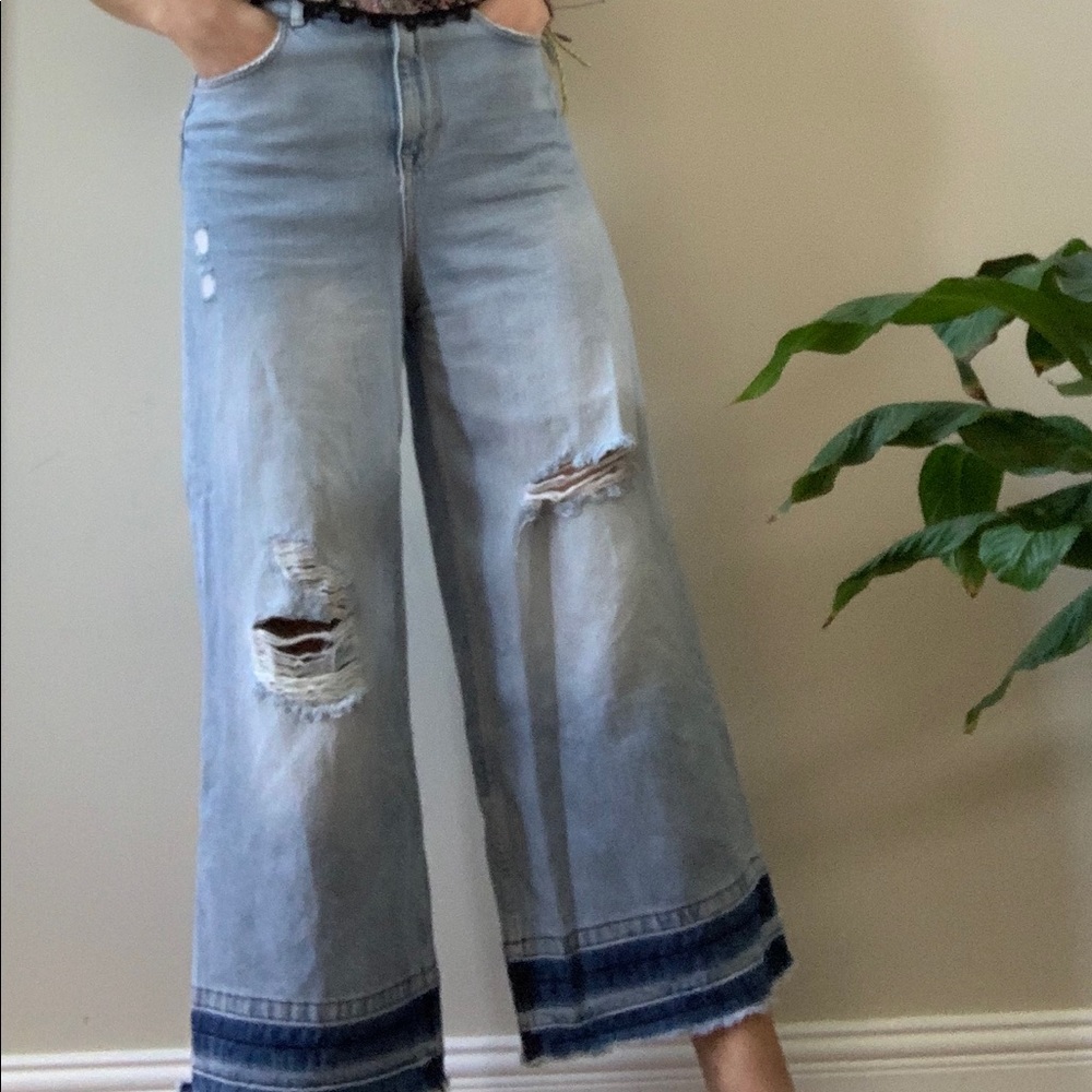 Zara Basic Denim Flared ripped!